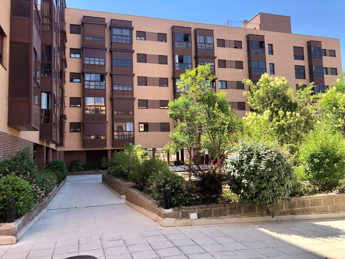 Apartamento Wanda Ifema Con Parking Y Piscina Madrid Kültér fotó